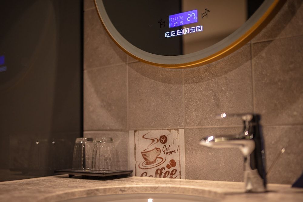 undefined Roaders Plus Hotel Theme 10