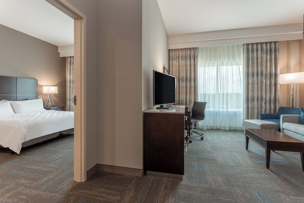 Suite, 1 Bedroom, Roll-in Shower (Mobility Accessible)