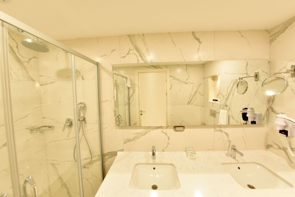 Capella Otel Family Suite, 1 King Bed, Non Smoking, City View 4