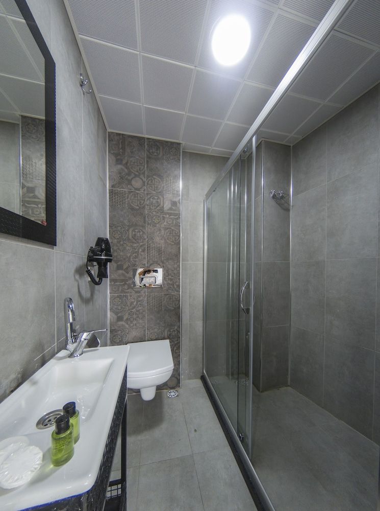 Istanbul Sirkeci Otel Standard Triple Room 11