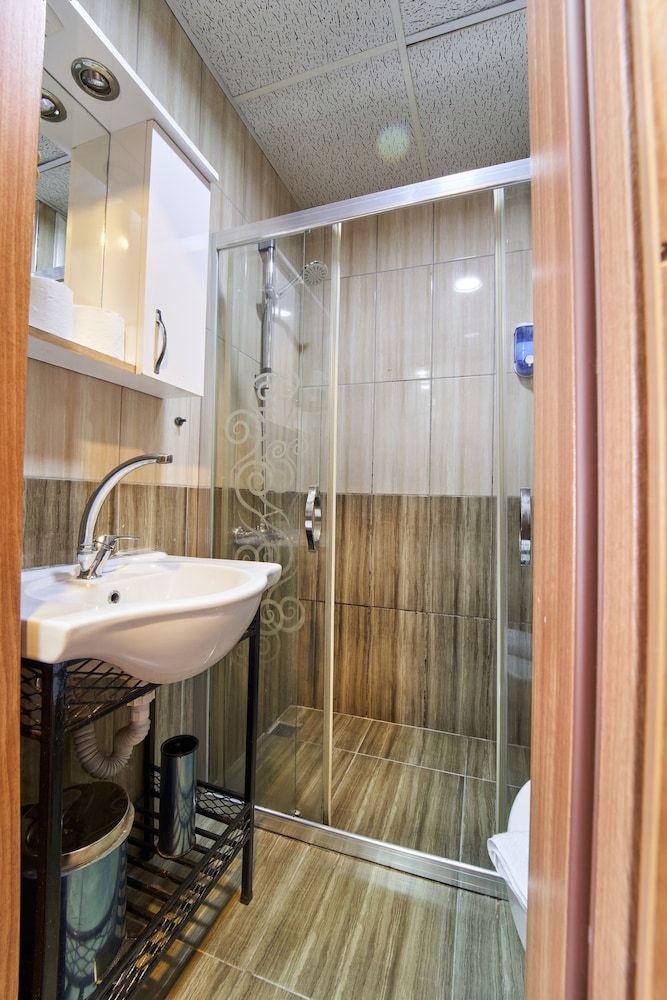 Istanbul Sirkeci Otel Standard Triple Room 17