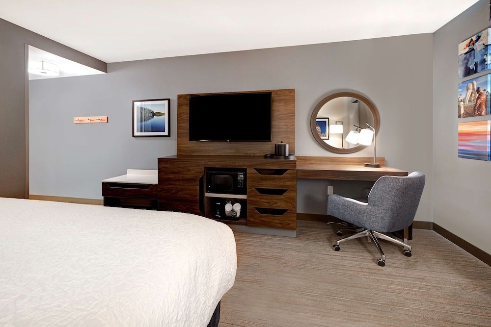 Hampton Inn Crown Point Room, 1 King Bed, Microwave