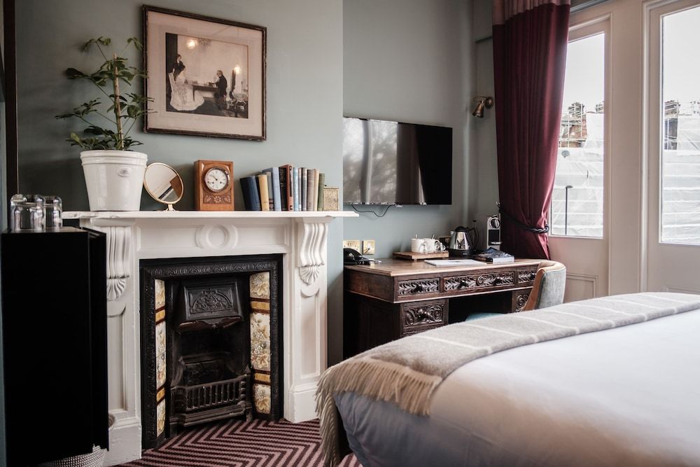 Half Moon Petite Double Room 5