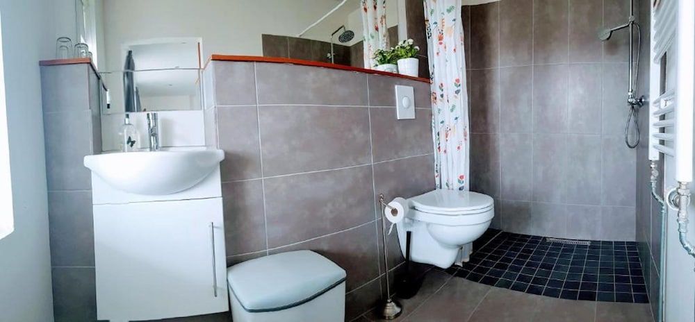 Apotek guesthouse Triple Room, Private Bathroom 4