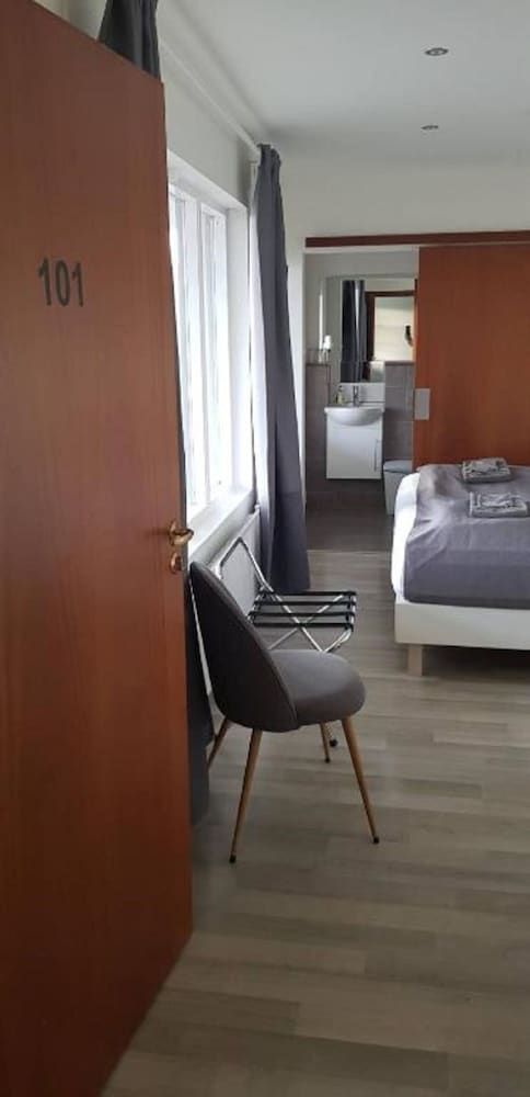 Apotek guesthouse Triple Room, Private Bathroom 3
