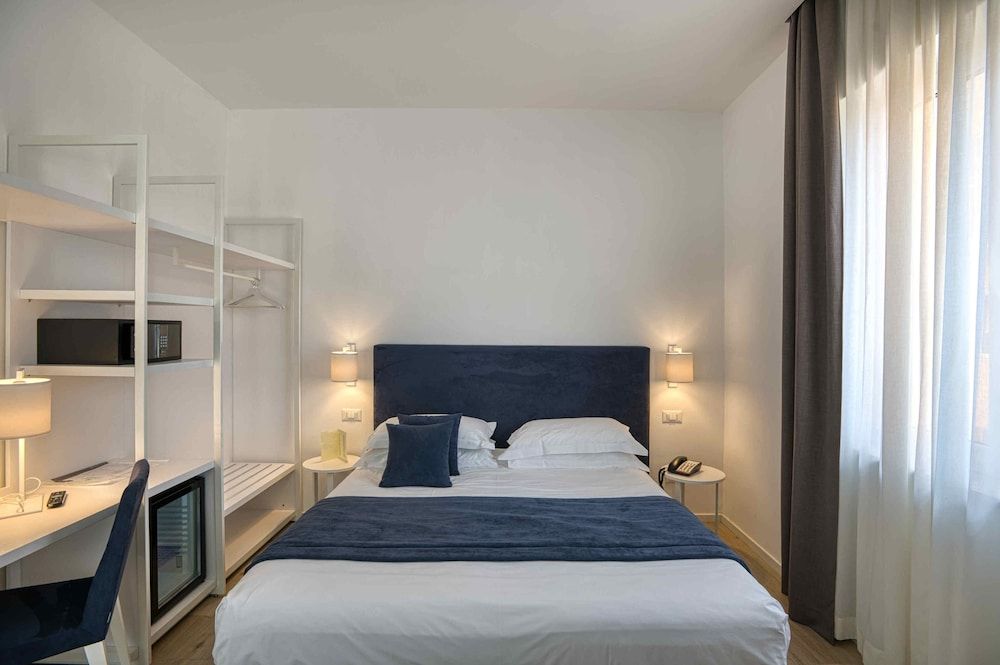 Hotel Isabella Classic Double or Twin Room 3