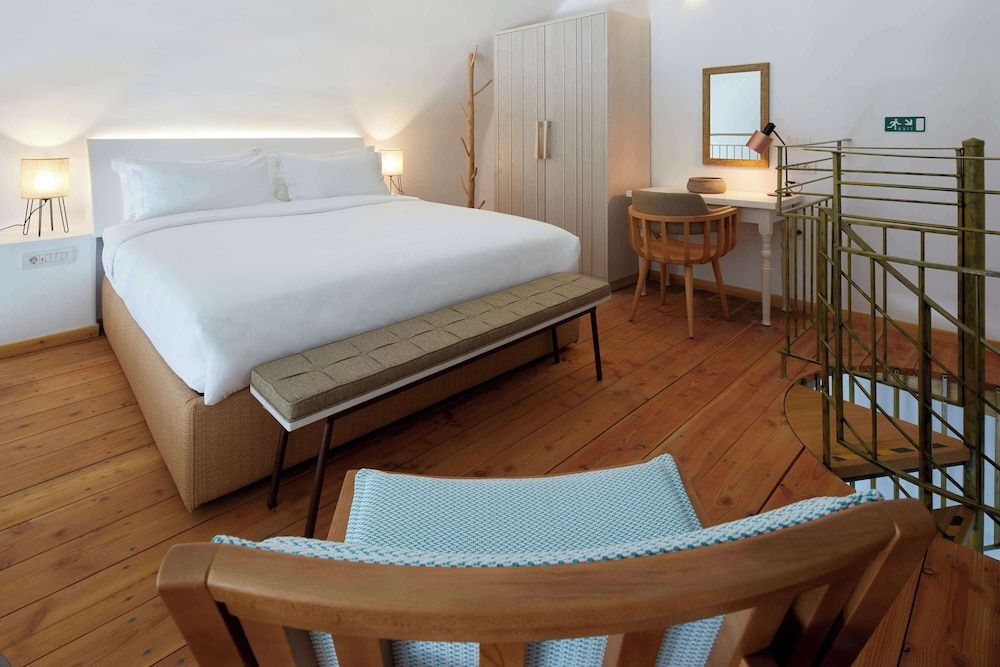 Queen Duplex Suite with Private Heated Pool and Hydromassage