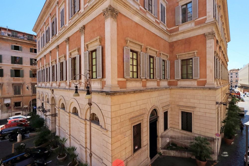 undefined Piazza Venezia Grand Suite 6