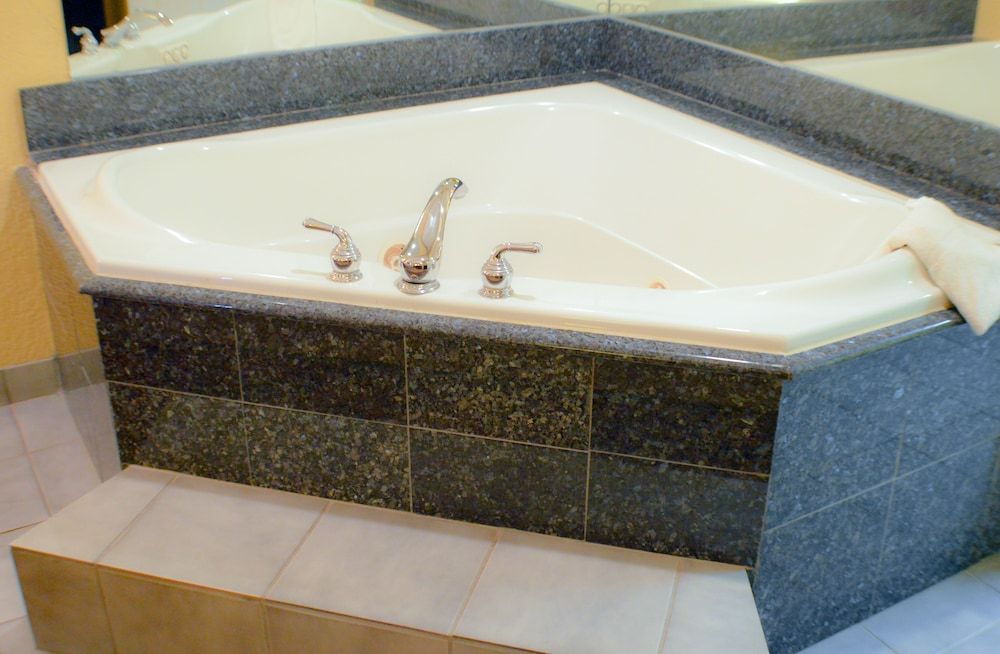 Suite, 1 King Bed, Non Smoking, Jetted Tub