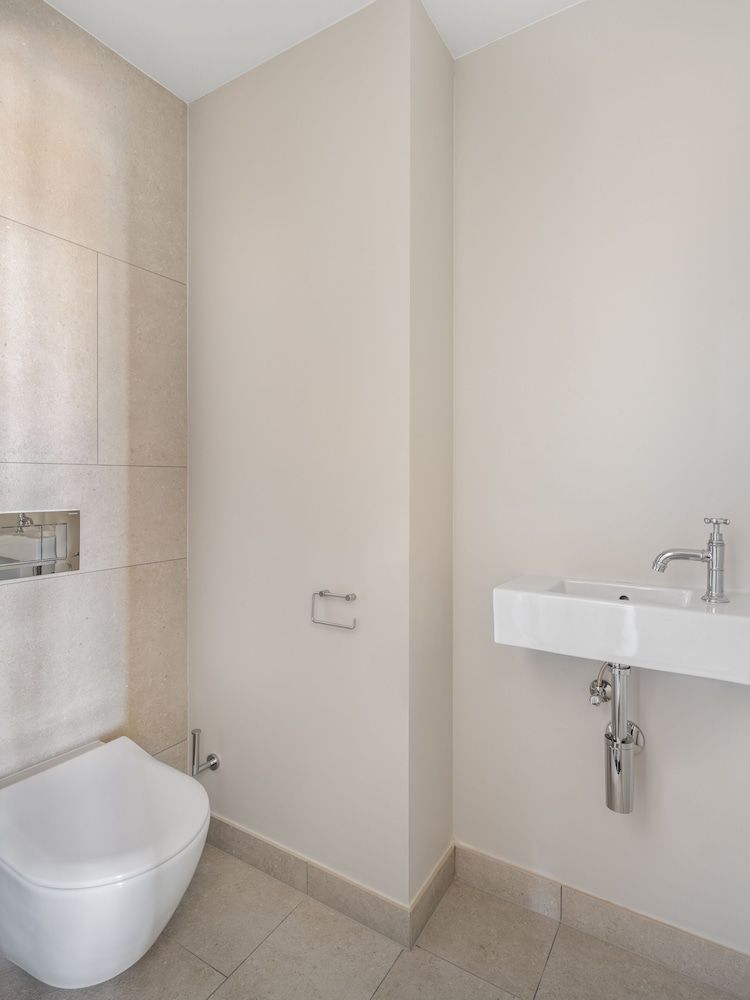 Numa Brussels Lief XL Room, Separate Living Area, Bathtub 8