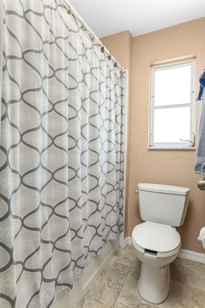 The Boat House Deluxe King Room, Non smoking 4