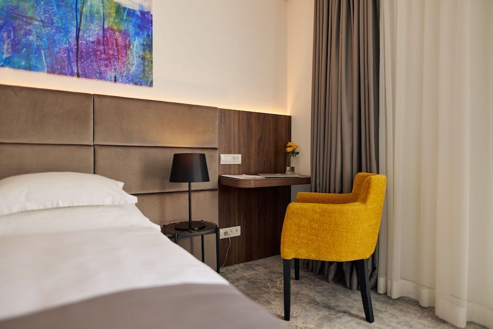 Hotel Paris Standard Double Room, Partial Sea View 2