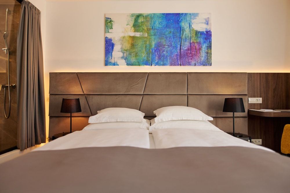 Hotel Paris Standard Double Room, Park View 5