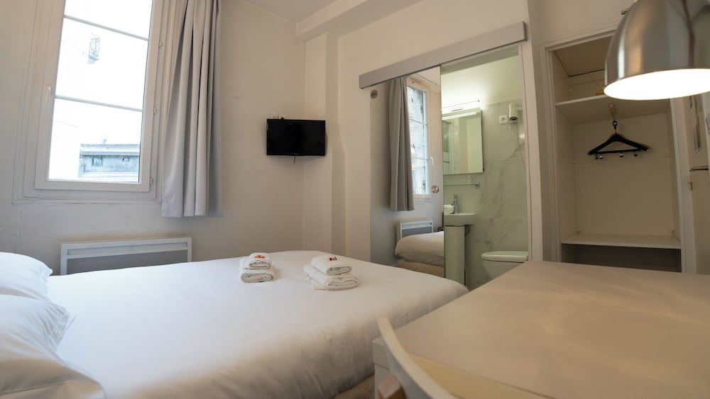 Hotel des Grands Hommes - Bordeaux Centre Classic Double Room 8