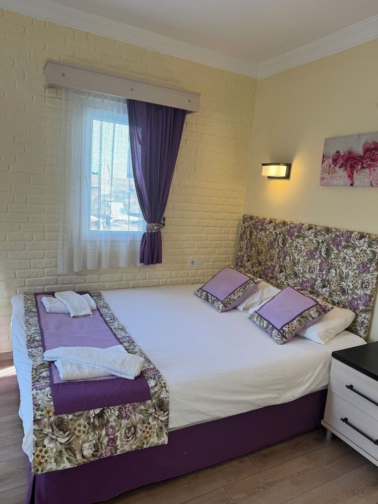 Canna Garden Hotel - Adults Only Standard Room 8