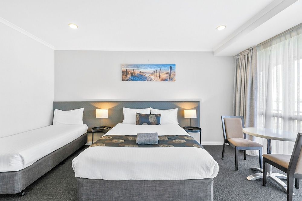 Standard Room, Multiple Beds, Non Smoking (Walk-in Shower)