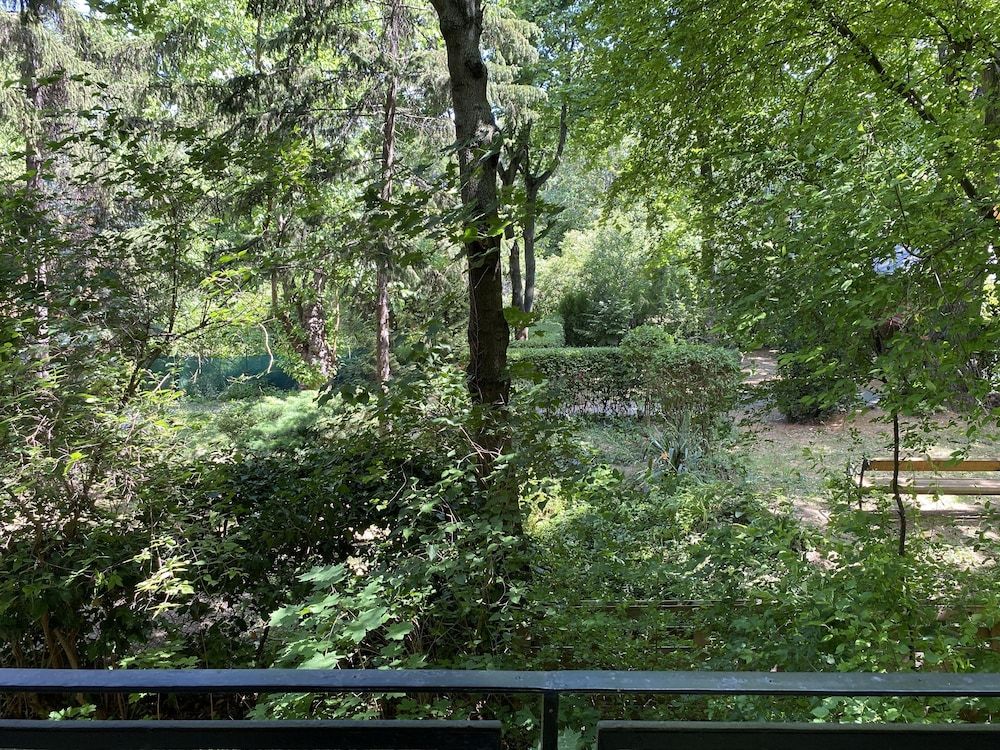 Gold Apartments Comfort Apartment, 2 Bedrooms, Balcony, Garden View 4