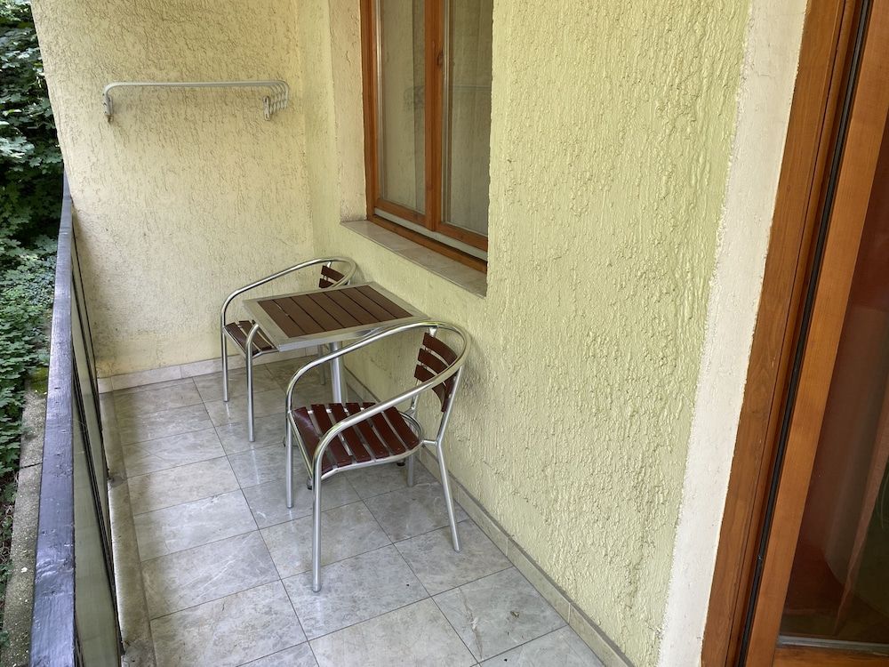 Gold Apartments Comfort Apartment, 2 Bedrooms, Balcony, Garden View 3