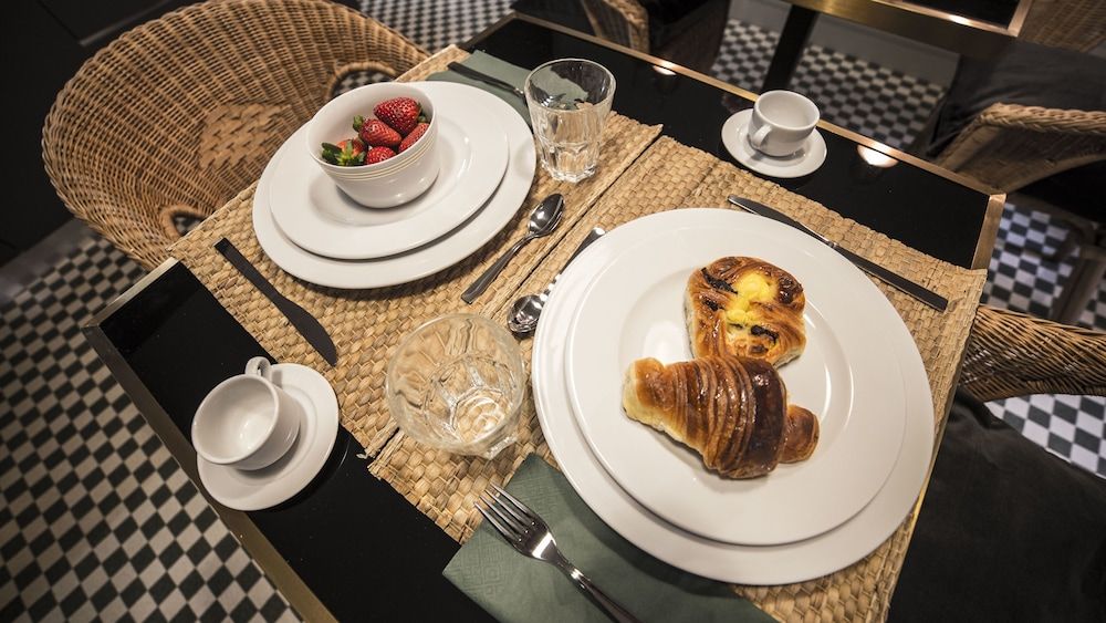 undefined Suitelifetrevi 6