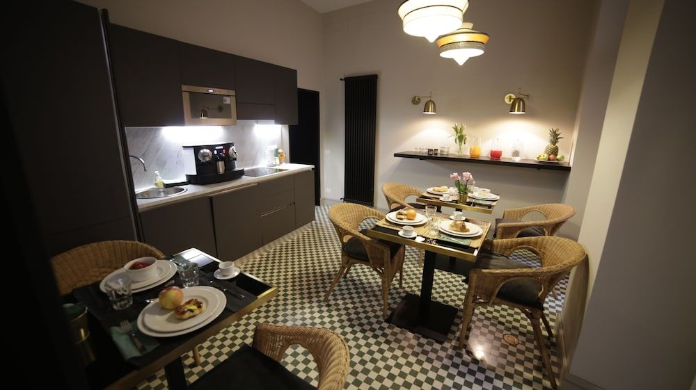 undefined Suitelifetrevi 8