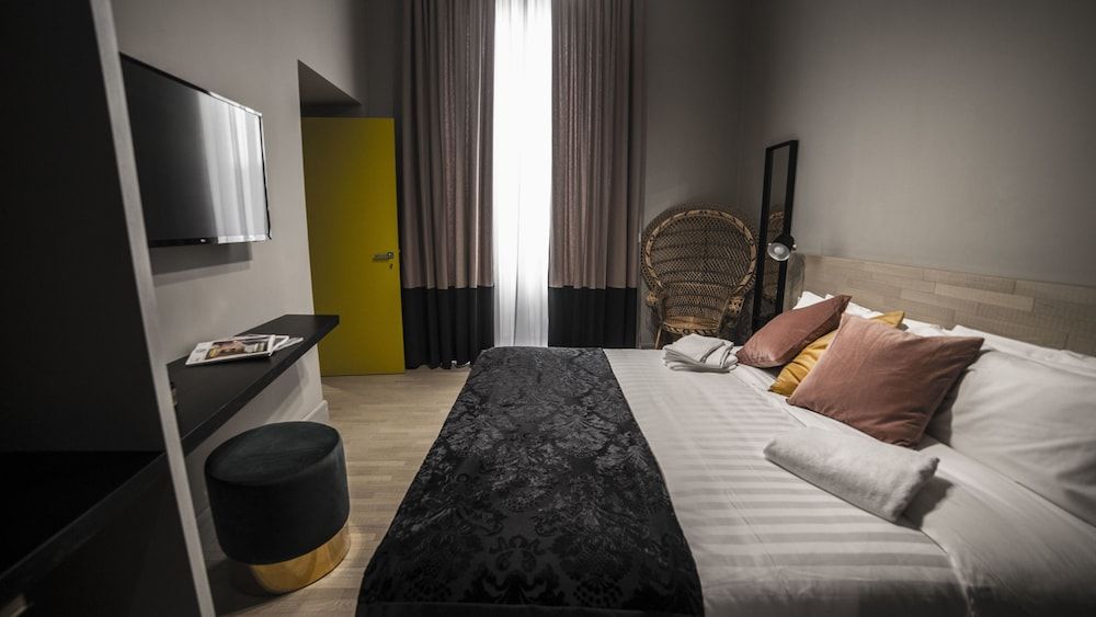 Suitelifetrevi Deluxe Double Room 2