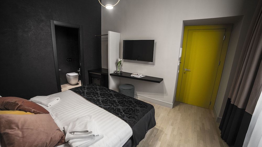 Suitelifetrevi Deluxe Double Room 5