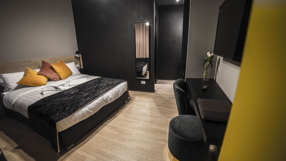 Suitelifetrevi Deluxe Double Room 10