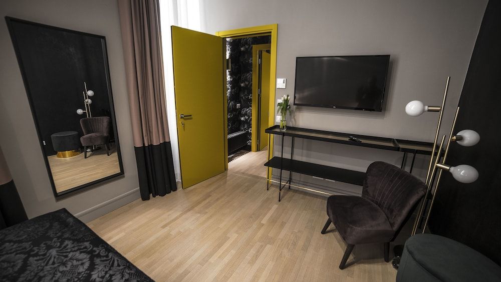 Suitelifetrevi Superior Double Room 9