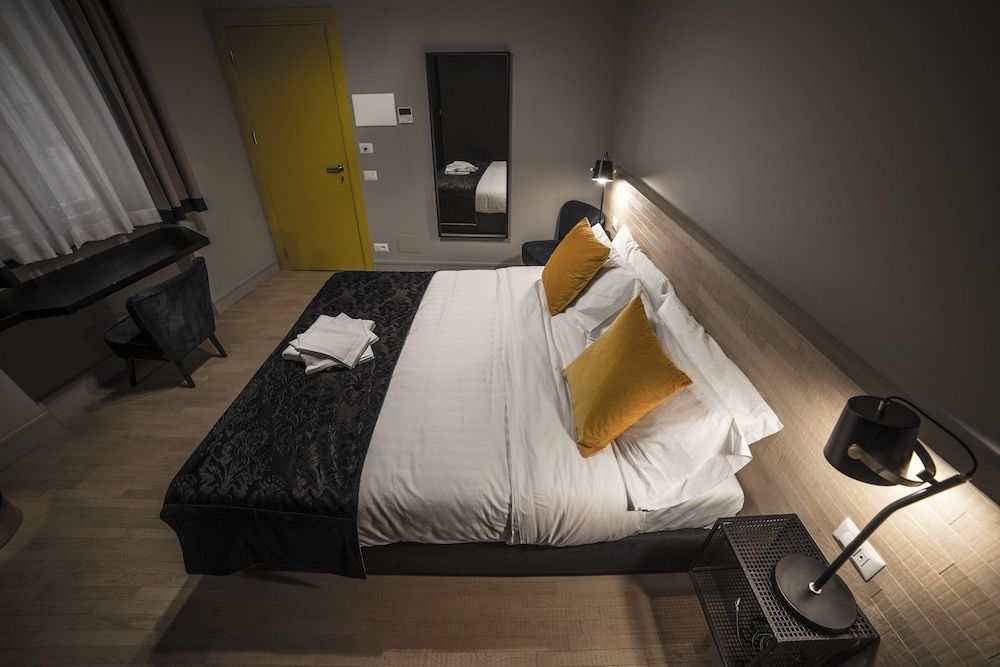 Suitelifetrevi Deluxe Double Room 6