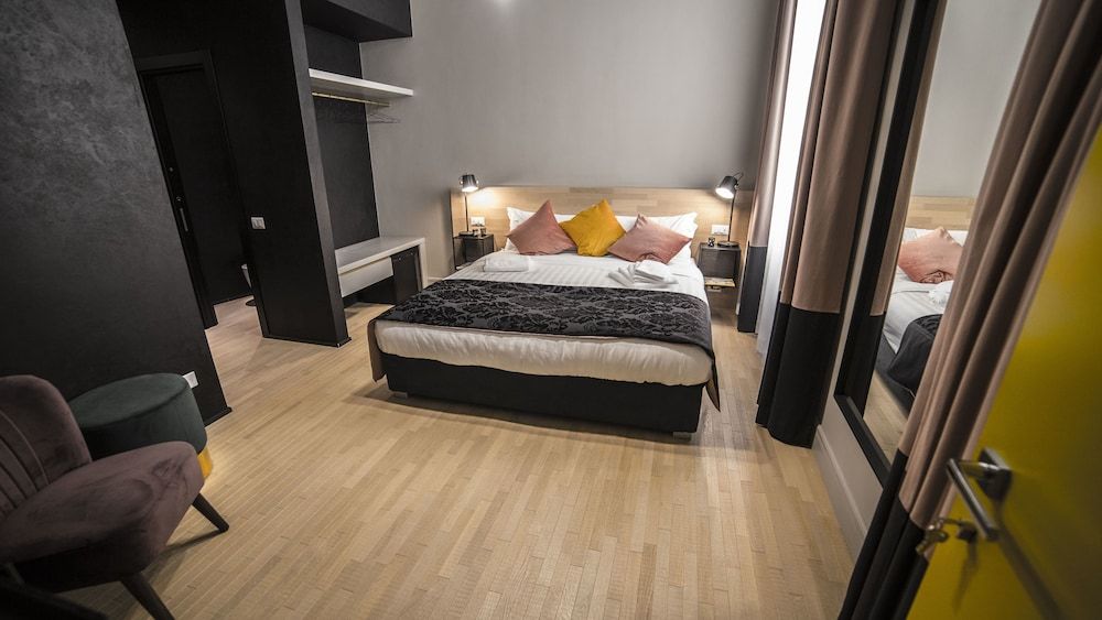 Suitelifetrevi Superior Double Room 4