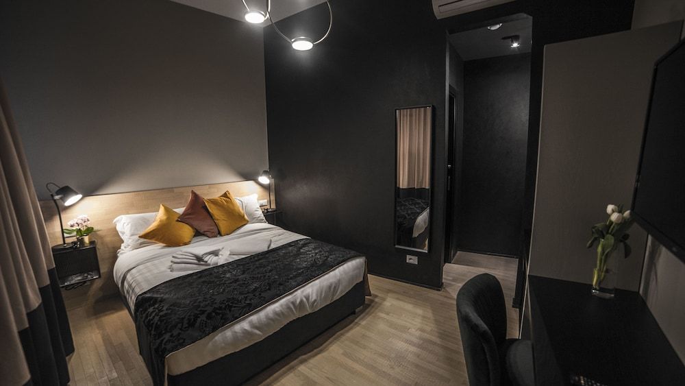 Suitelifetrevi Deluxe Double Room 8