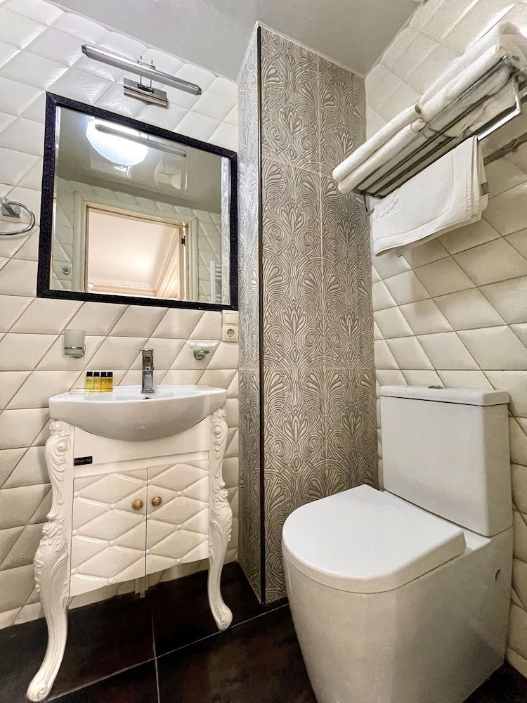 Silver 34 Boutique Hotel Classic Double Room 9