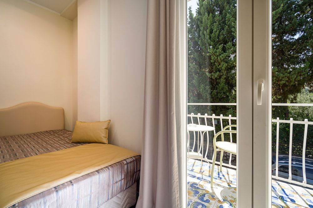 Hotel Rivage Taormina Comfort Quadruple Room, Partial Sea View 10