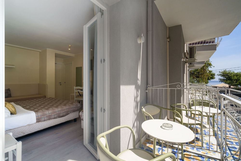 Hotel Rivage Taormina Comfort Quadruple Room, Partial Sea View 3