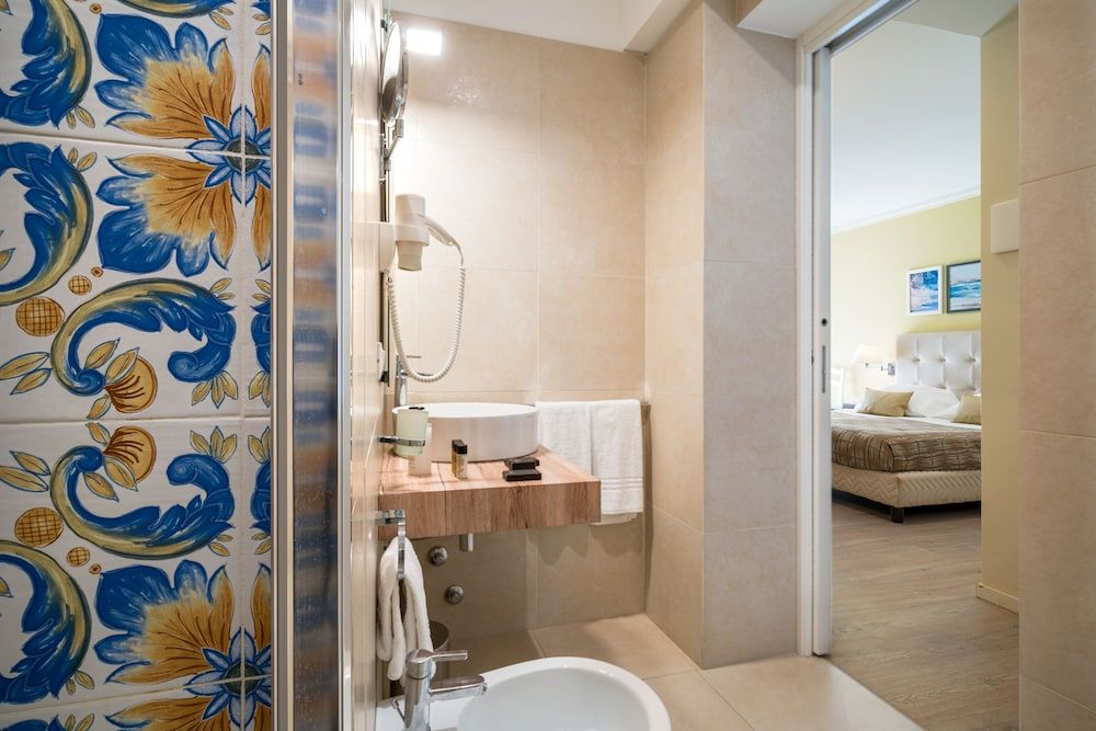Hotel Rivage Taormina Comfort Quadruple Room, Partial Sea View 7