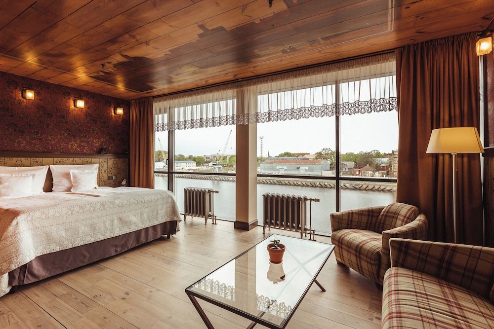 Junior Suite (with Morning Gym Access)