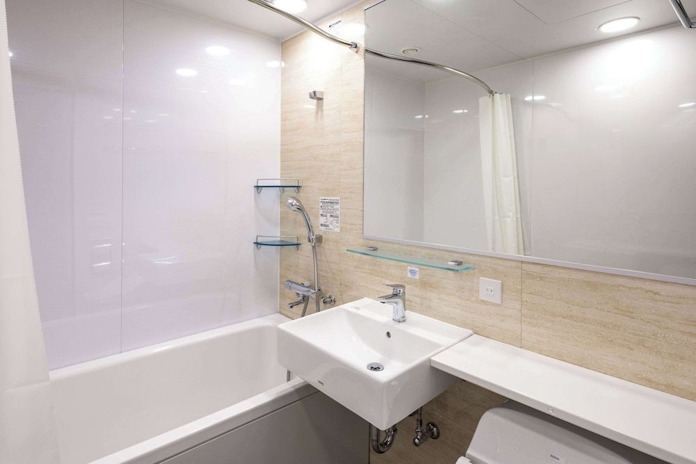 Comfort Hotel Nagoya Shinkansenguchi Standard Room, 2 Twin Beds, Non Smoking 4