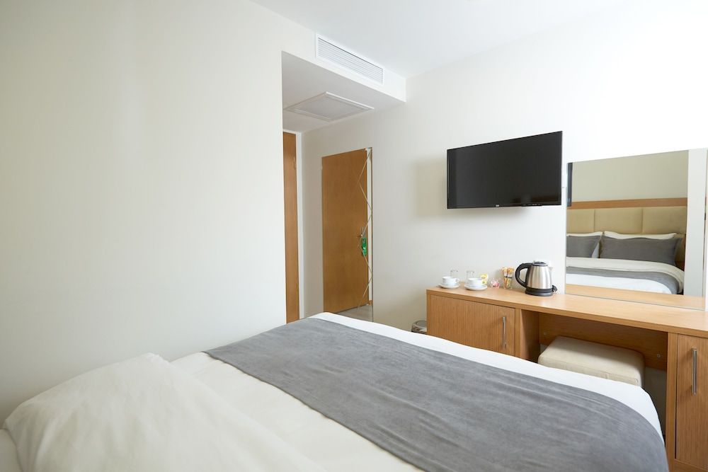 Kartal Palace Taksim Square Economy Double Room, City View 4