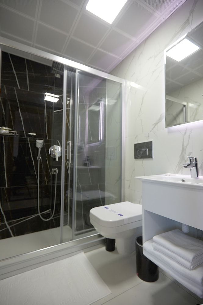 Kartal Palace Taksim Square Economy Double Room, City View 11