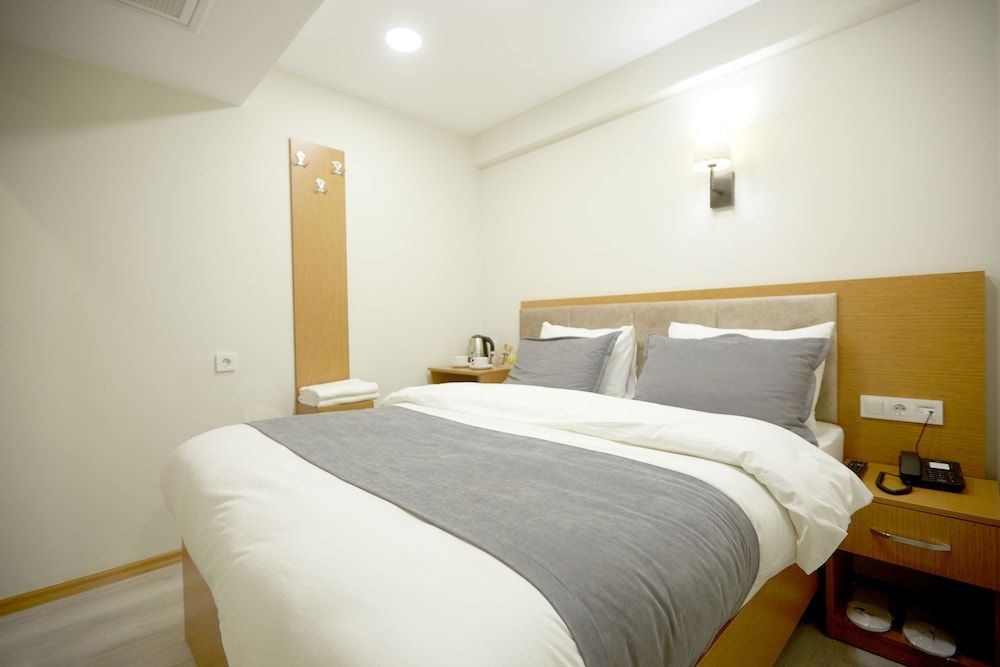 Standard Quadruple Room, City View