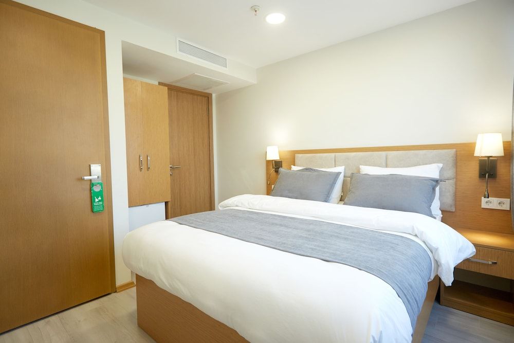 Kartal Palace Taksim Square Economy Double Room, City View 6