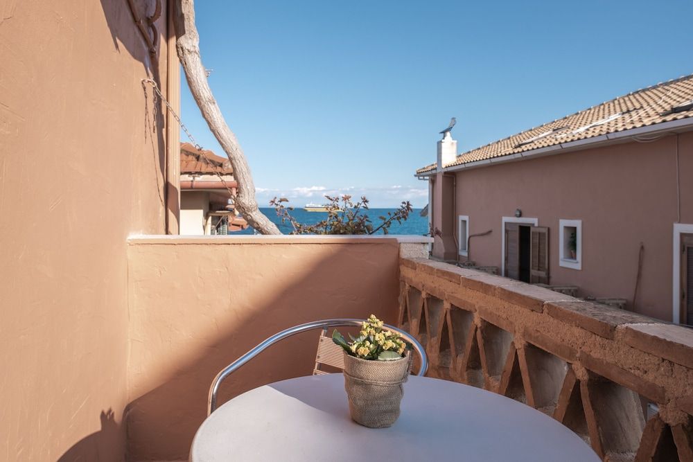 Yria Hotel Double or Twin Room 4