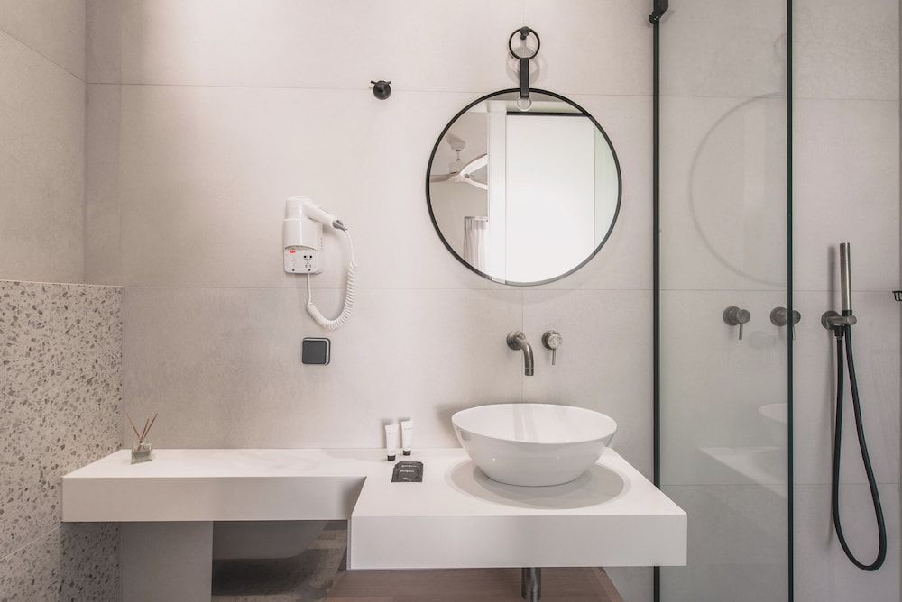 Yria Hotel Deluxe Quadruple Room 11