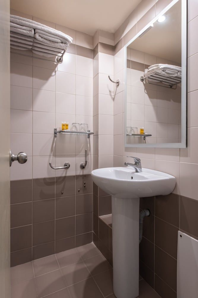 Yria Hotel Double or Twin Room 5