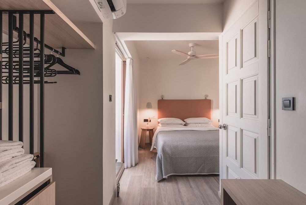 Yria Hotel Deluxe Quadruple Room 4