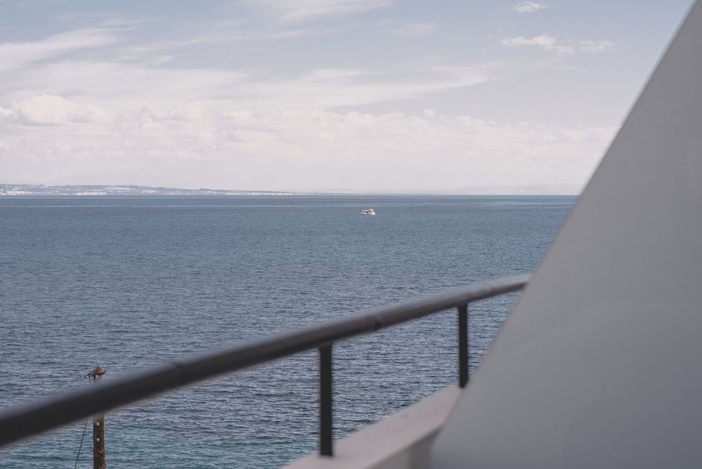 Yria Hotel Deluxe Double Room 7