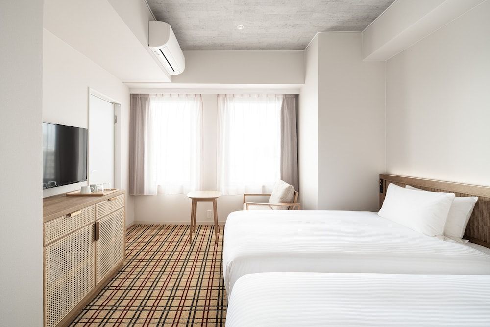 Adjoining Family Room (Fourth Room + Twin Room)
