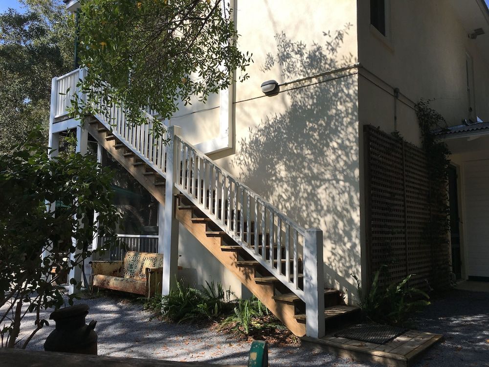 Hibiscus Coffee & Guesthouse