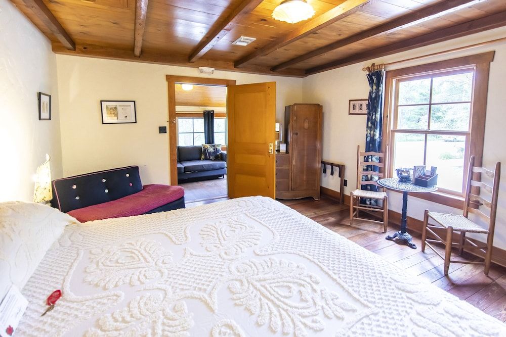 Hibiscus Coffee & Guesthouse Deluxe Suite (Romance) 2