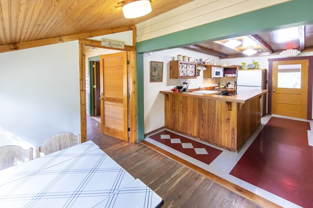 Hibiscus Coffee & Guesthouse Deluxe Suite (Romance) 4